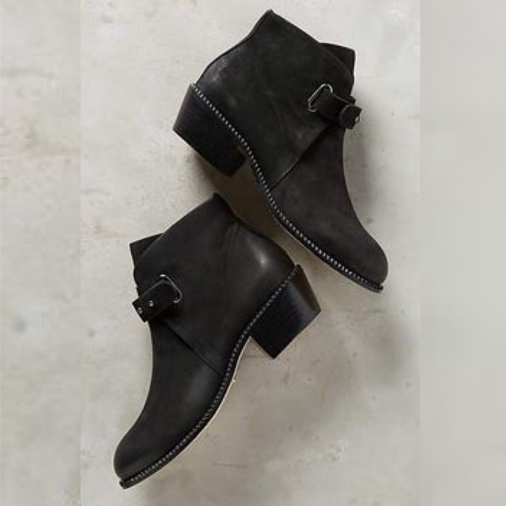 Anthropologie || Cynthia Vincent Buckle‎ Booties Black 10